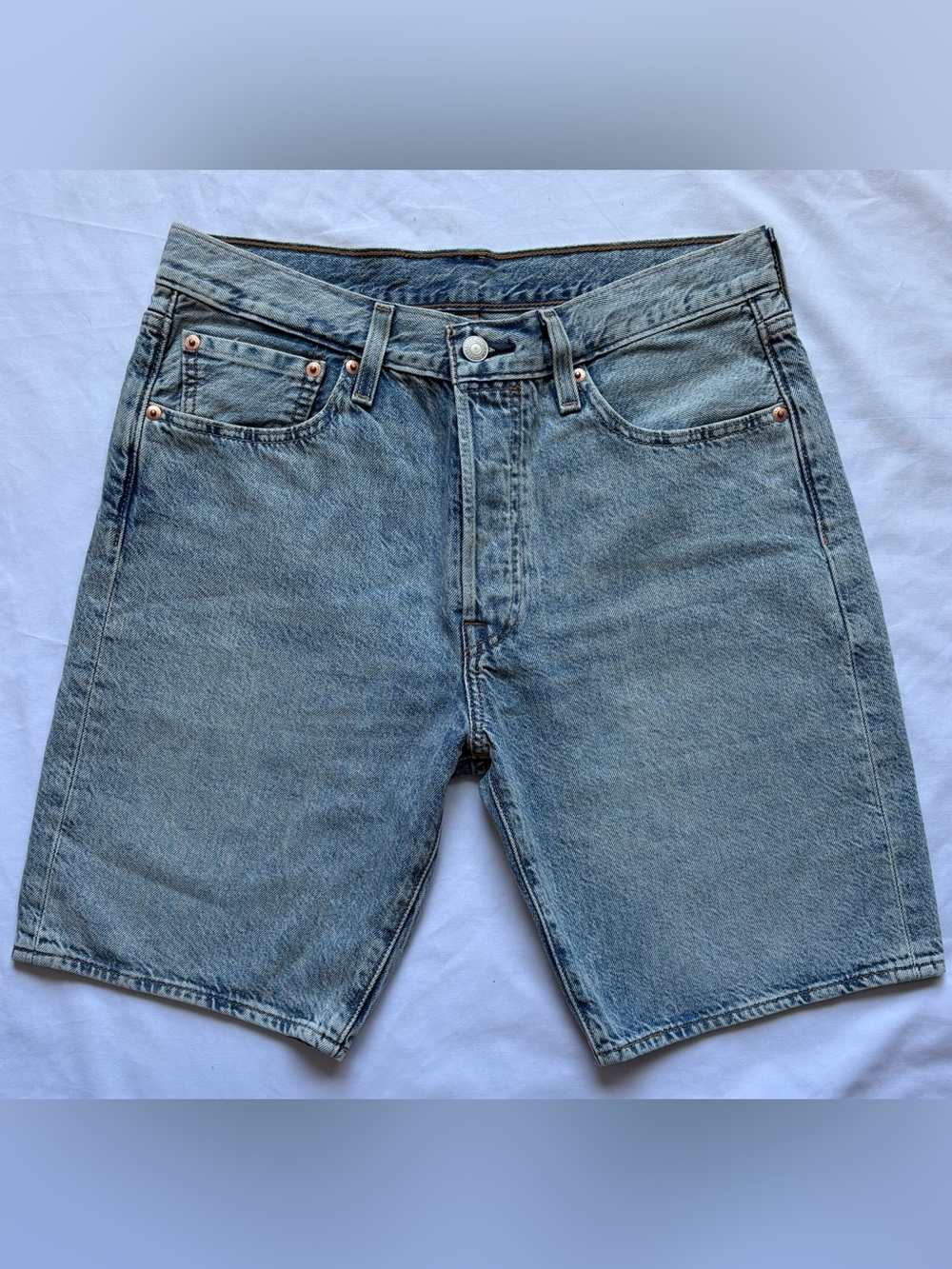 Levi's 501 Men’s/unisex size 31 Blue Light Wash Denim Shorts 5-Pocket Button